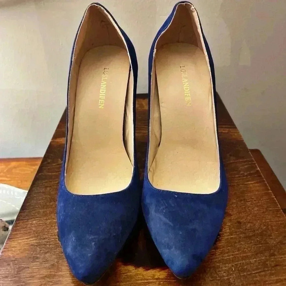 🔴SALE Gorgeous Blue Heels - Picture 6 of 7